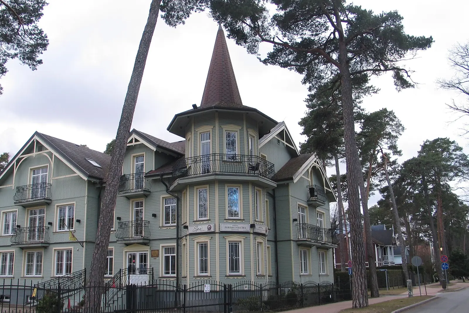 Pegasa pils koka villa Jūras ielā Majoros